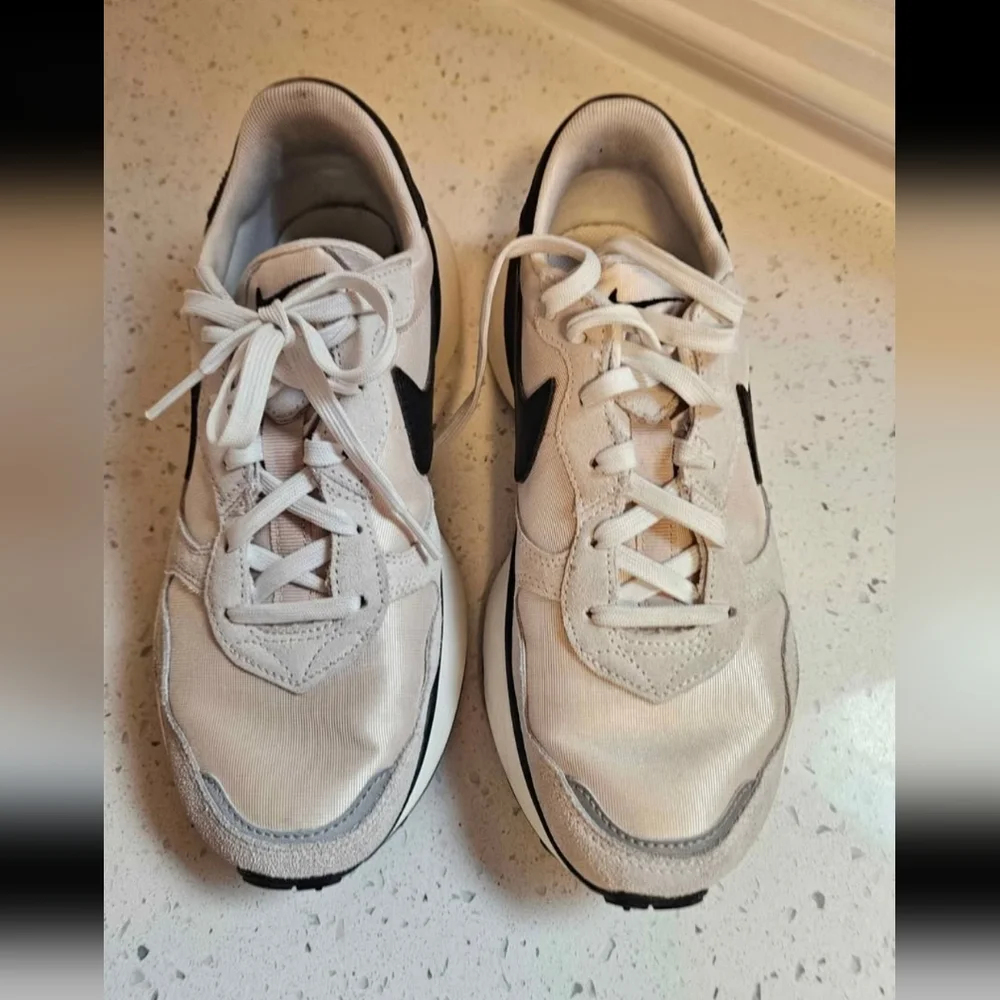 Women Nike Waffle Shoe Size 9 - Picture 2 of 7